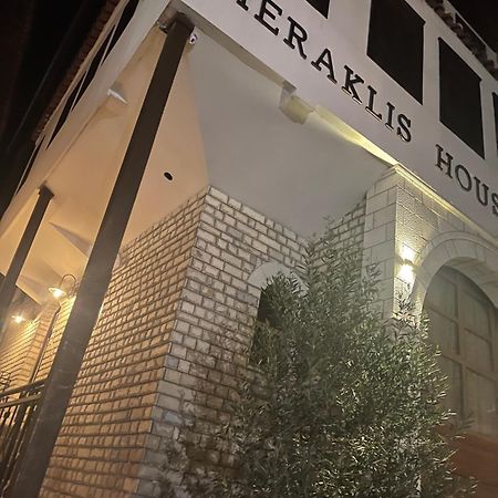 Heraklis Hotel Berat Luaran gambar