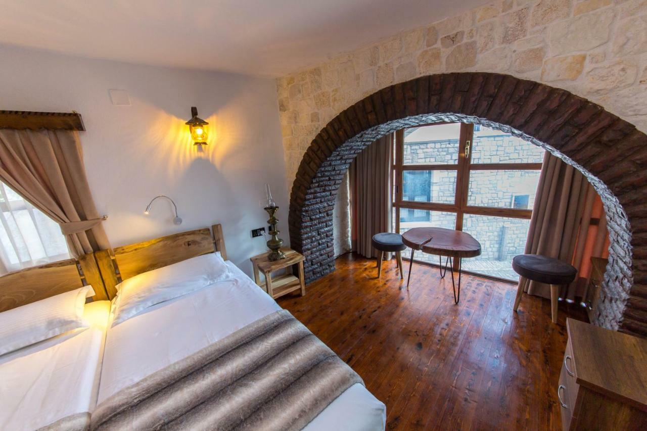 Heraklis Hotel Berat Luaran gambar