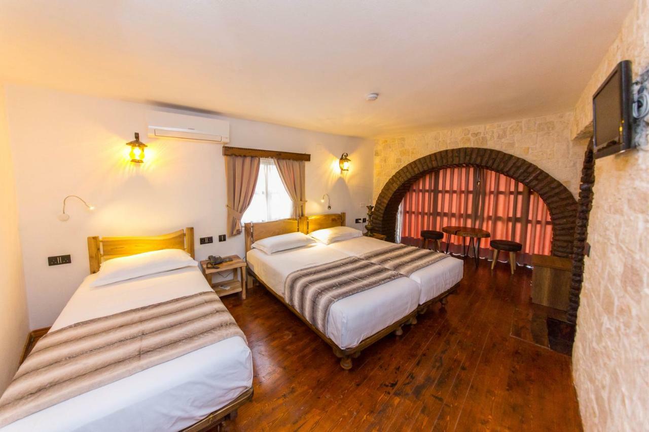 Heraklis Hotel Berat Luaran gambar