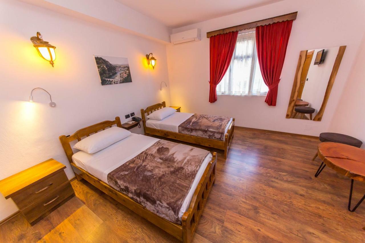Heraklis Hotel Berat Luaran gambar