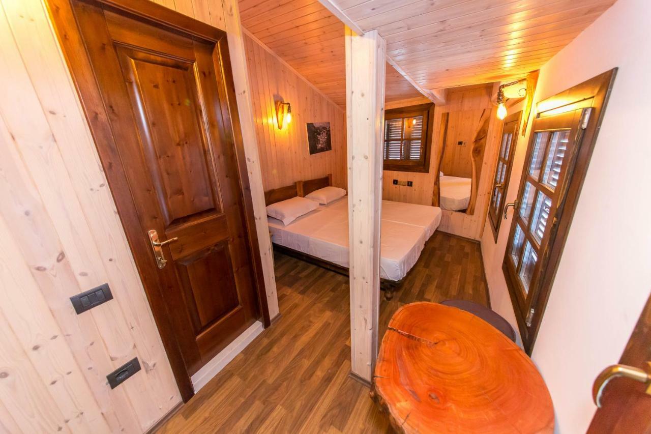Heraklis Hotel Berat Luaran gambar