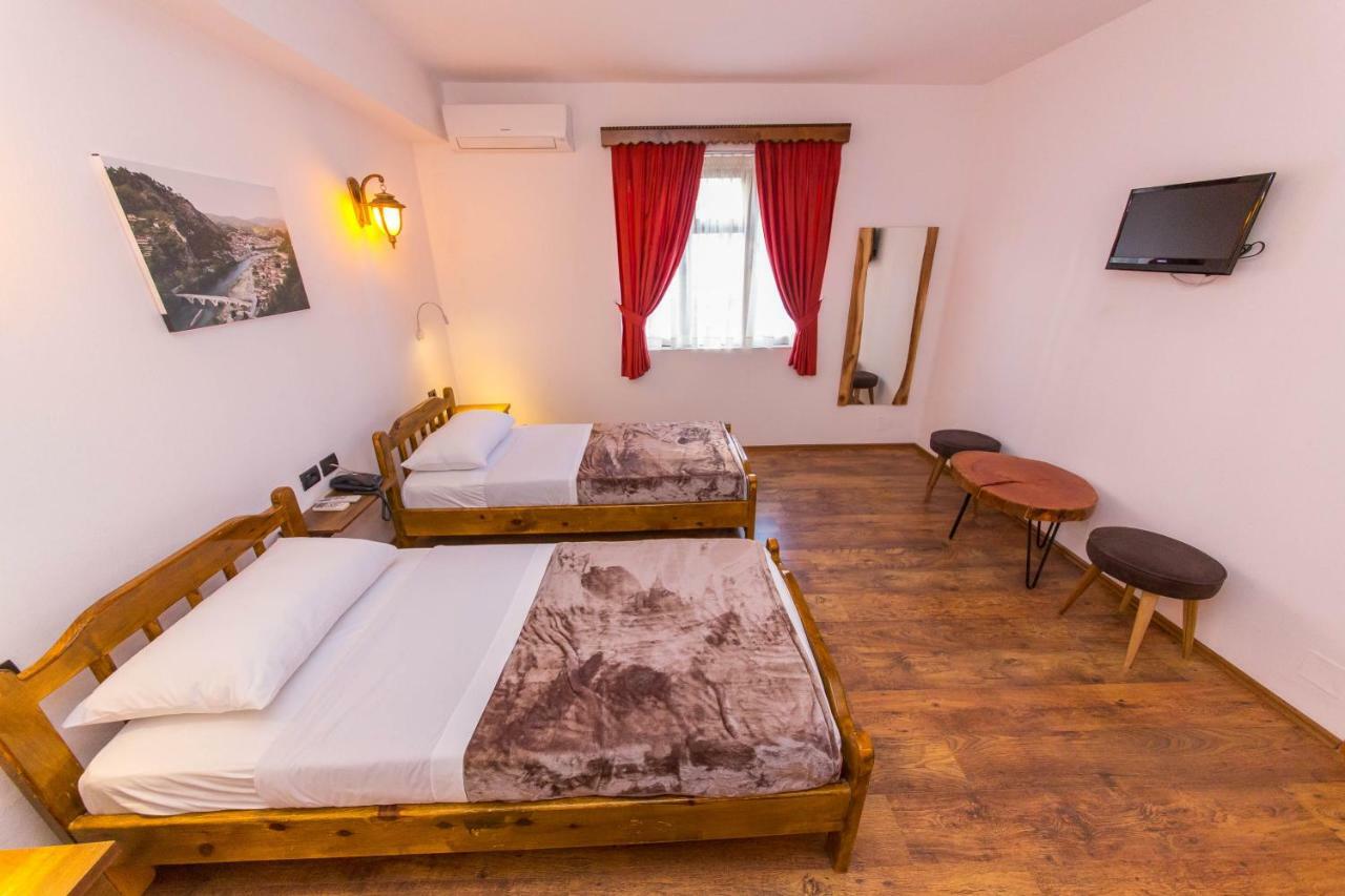 Heraklis Hotel Berat Bilik gambar
