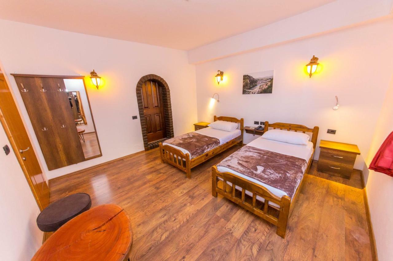 Heraklis Hotel Berat Luaran gambar