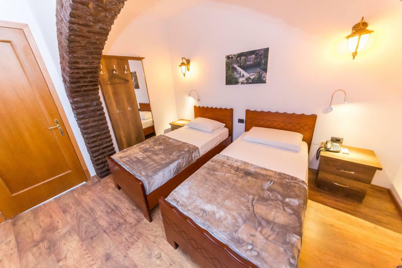 Heraklis Hotel Berat Luaran gambar