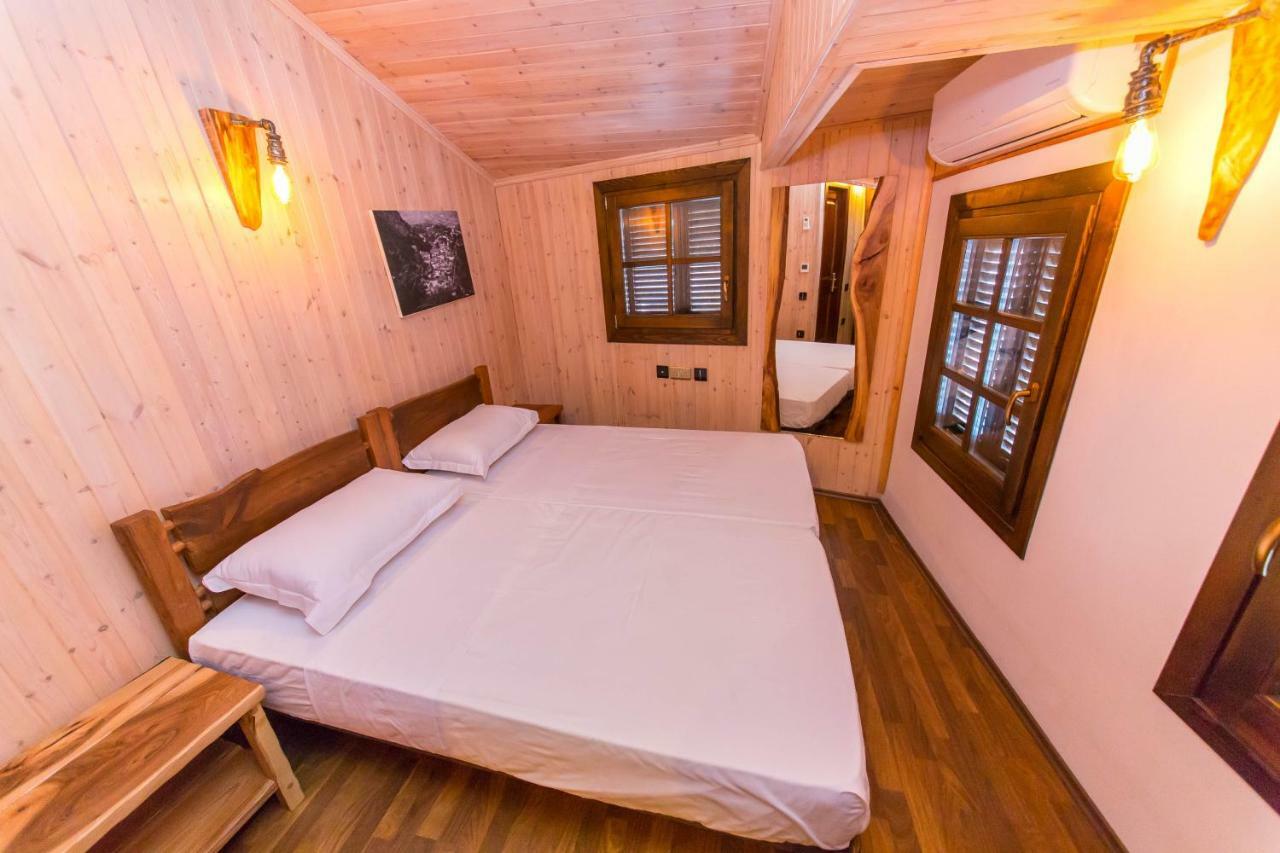 Heraklis Hotel Berat Luaran gambar