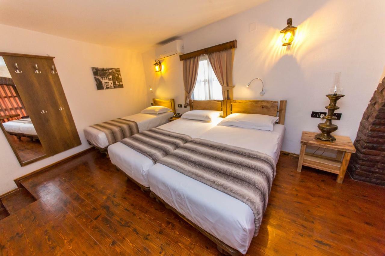 Heraklis Hotel Berat Luaran gambar