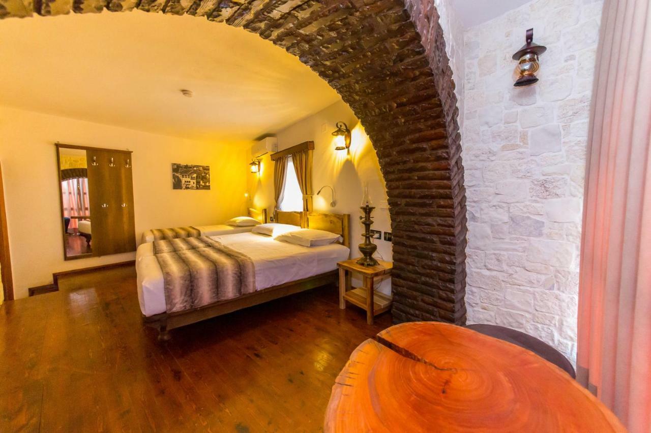 Heraklis Hotel Berat Luaran gambar