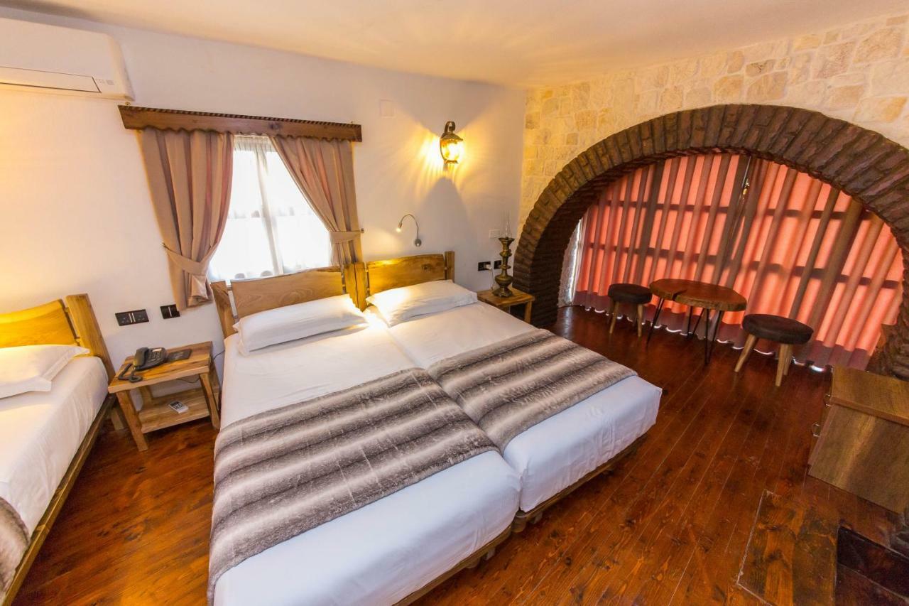 Heraklis Hotel Berat Luaran gambar